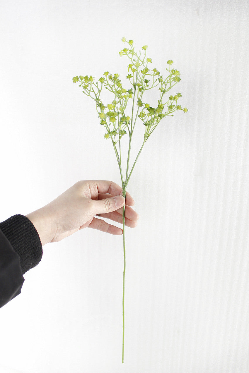 White Gypsophila artificial flowers with 90 blooms and 52cm stems arranged in a vase, ideal for home decor or wedding floral arrangements.