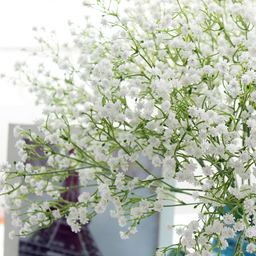 White Gypsophila artificial flowers with 90 blooms and 52cm stems arranged in a vase, ideal for home decor or wedding floral arrangements.